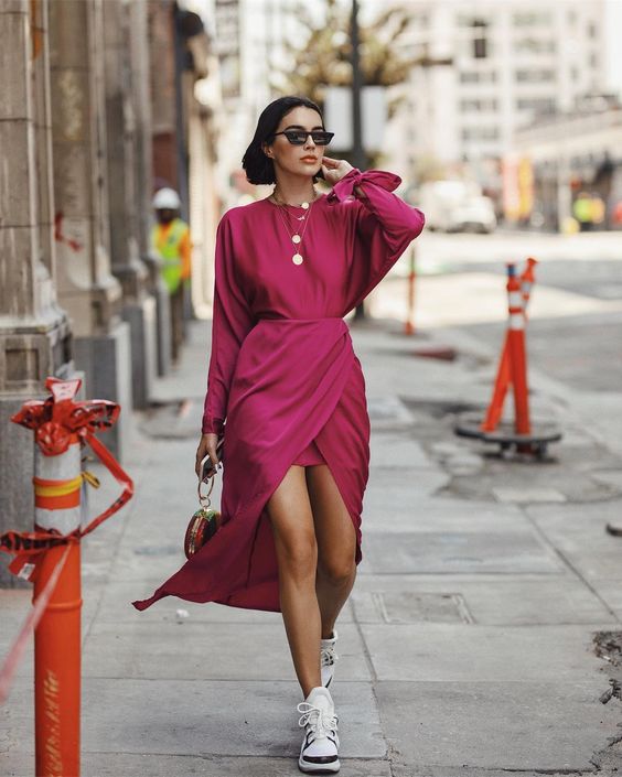 elegante en baskets tenue femme